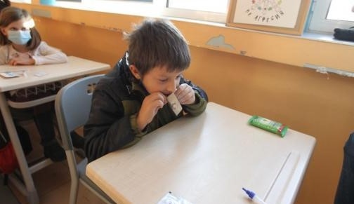 Тестовете за COVID 19 които гарантират присъственото обучение на учениците от